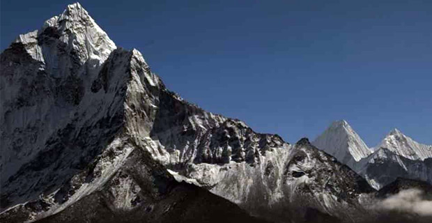 Snowstorm kills climbers on Nepal mountain