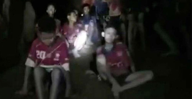 Coach and three players of Thailand flooded cave incident granted citizenship