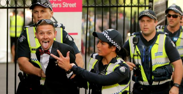 Police warn racegoers at Melbourne Cup to be on best behaviour