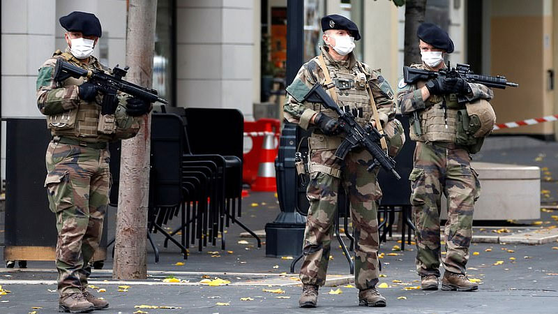 France attack: Three killed in 'Islamist terrorist' stabbings
