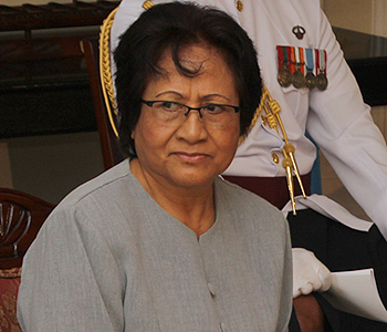 Official government vehicle transporting the First Lady tumbles