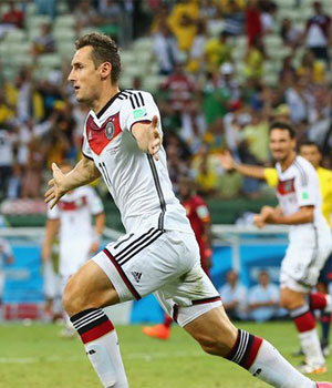 Klose rescues Germany