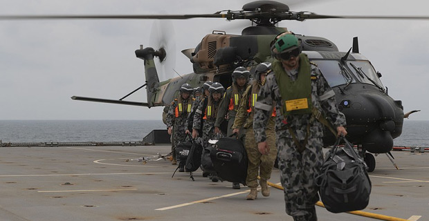 Australia fires: Troops called to tackle fires