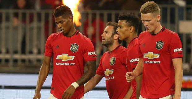 Manchester United beat Manchester City 2-1