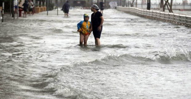 2 dead after typhoon slams into Southern China