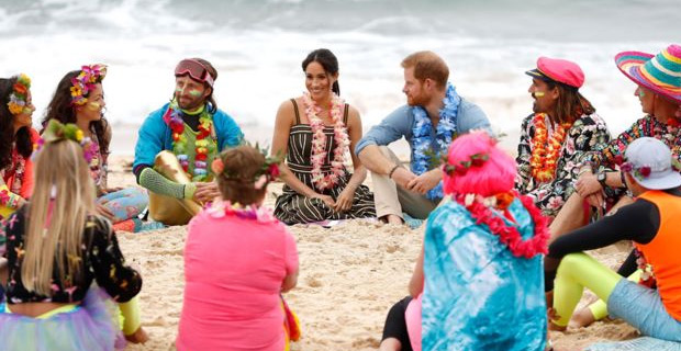Hundreds of Australians flock Bondi Beach to meet Royal couple