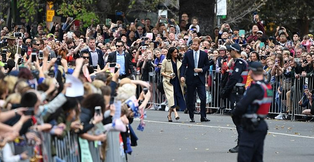 Thousands turn up to see Prince Harry and Meghan Markle in Melbourne