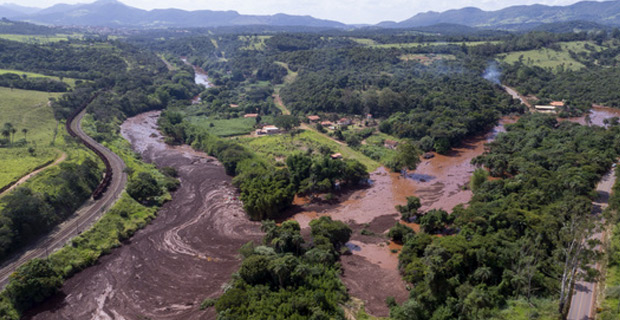 Dam ruptures at Brumadinho mine in Brazil, killing at least 7