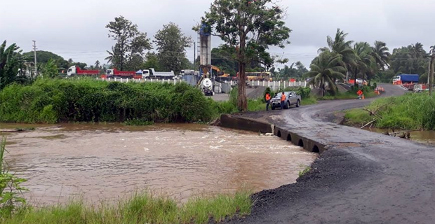 Police assist people at flooded Toga Crossing