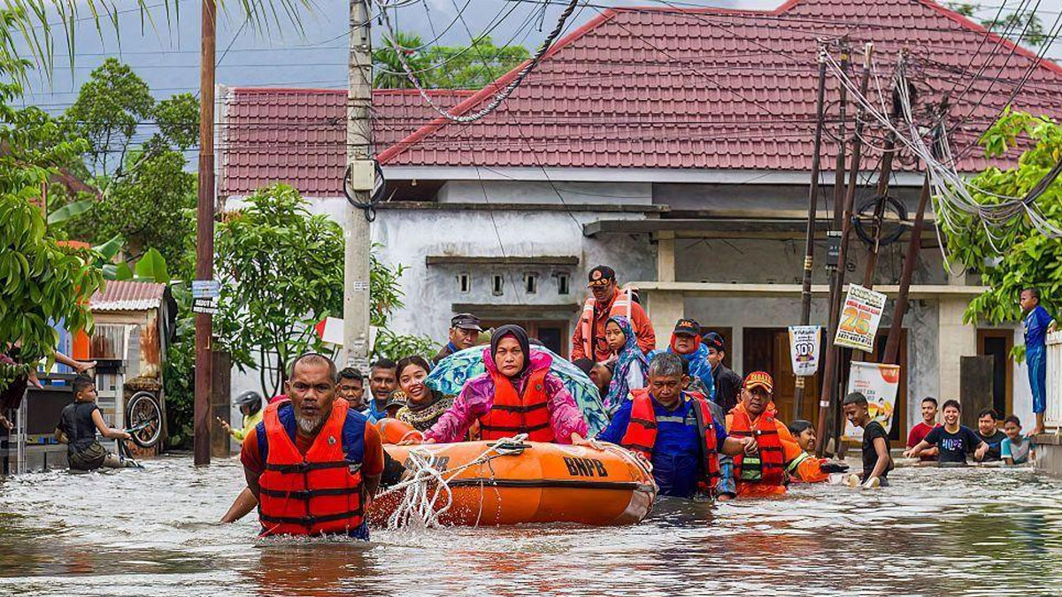 Over 500 dead, hundreds missing after Indonesia floods