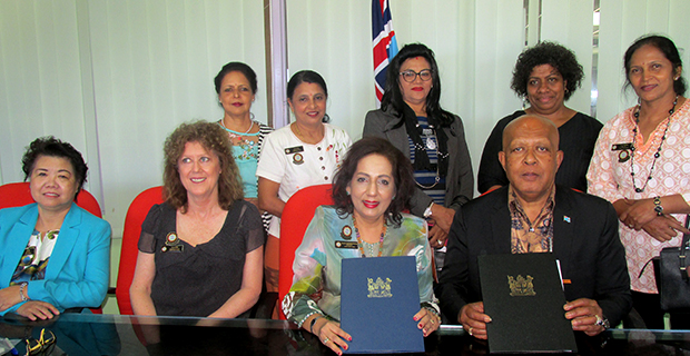 Ministry for Women Children and Poverty Alleviation and the SISWP delegation sign MOU