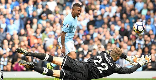 Manchester City thrashes Liverpool