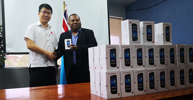 NDMO receives 200 smartphones from Huawei