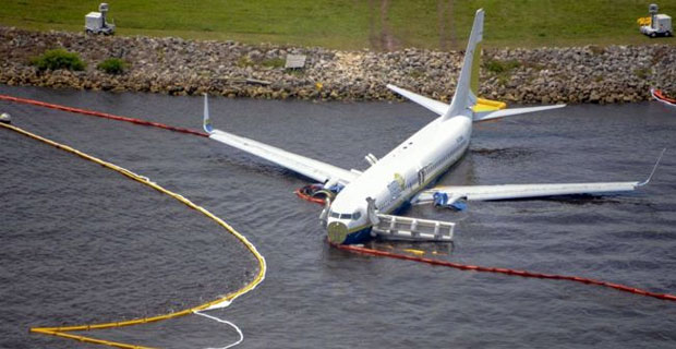 Landing feature failed on Plane that skid off runway into a river in Florida 