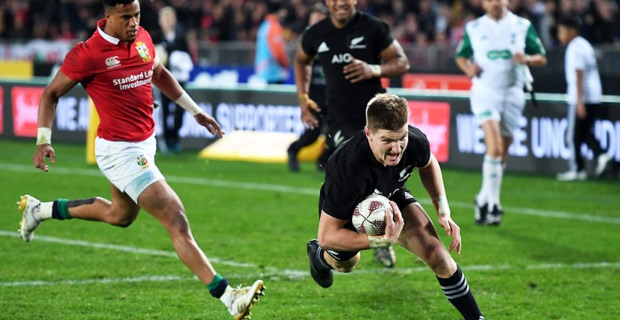 Jordie Barrett signs extension with NZR, Hurricanes