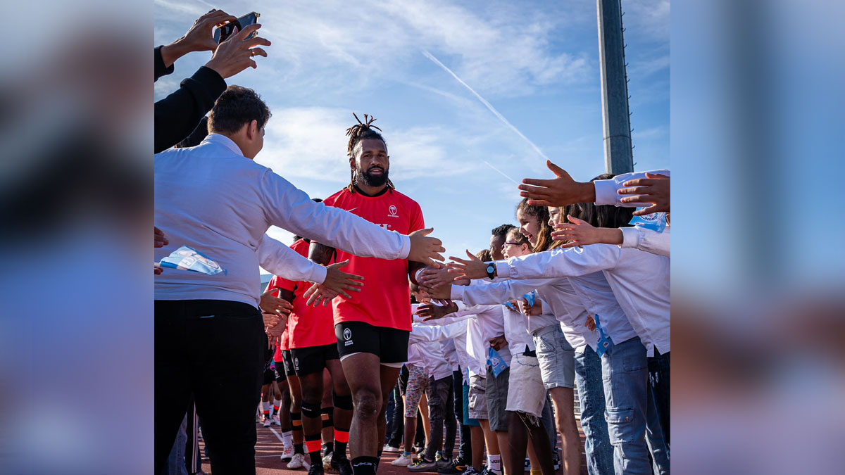 Flying Fijians farewelled by fans in Bordeaux