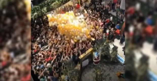 Several injured in Sydney Christmas balloon drop