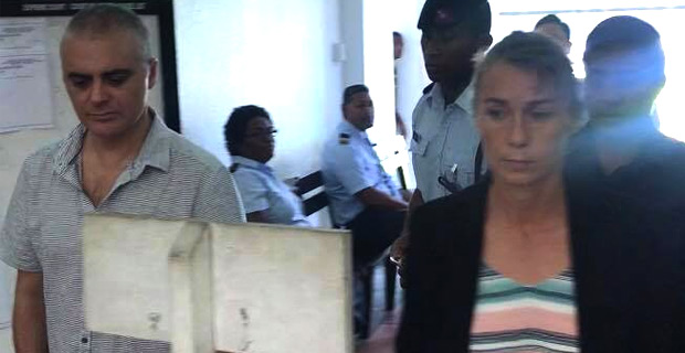 Defence lawyer for John and Yvette Nikolic says customs officers handled bags containing cocaine without gloves