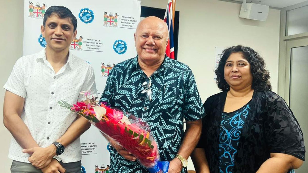 Minister for Tourism and Civil Aviation welcomed by his staff