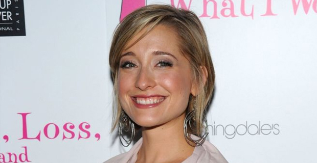 Smallville actress charged for aiding a sex trafficking operation 