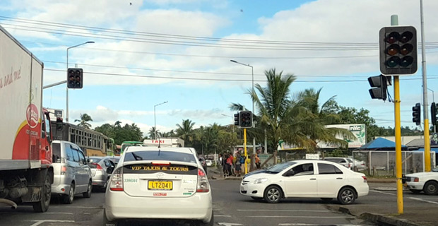 Disabled traffic lights in Nabua cause huge traffic