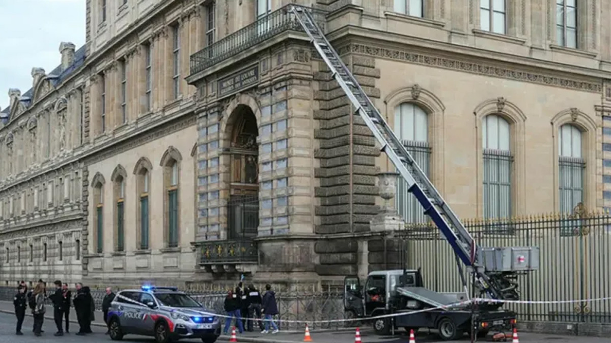 Two arrested over million dollar Louvre jewel heist
