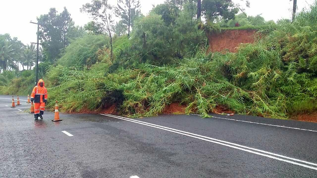 Kings and Queens highway remains open however few areas have been reduced to one lane - FRA