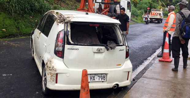Vehicle overturns at Belo Street in Samabula this morning