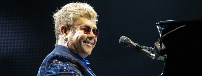 Elton John pays tribute to Jonah Lomu at a concert
