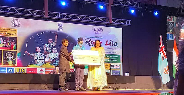 Indian High Commissioner to Fiji presents cheque to USP to further facilitate the study of Hindi language in Fiji