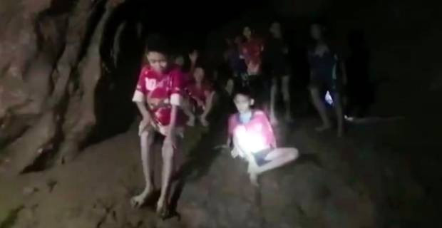 Thai coach trapped in cave with boys sends apology to all parents
