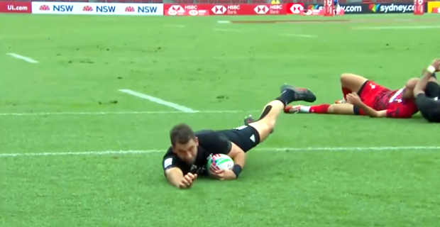 New Zealand held off Wales to win their opening Sydney 7s match
