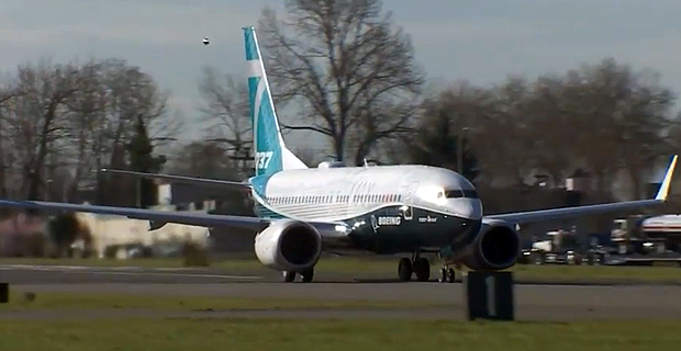 Boeing will temporarily cut production of 737 airliner