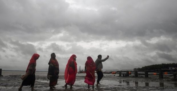 Cyclone Bulbul kills 13 in Bangladesh and India