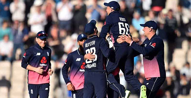 English Cricket team beat Pakistan in stunning fashion