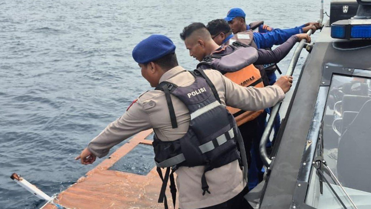 Spanish coach, three children missing in boat disaster