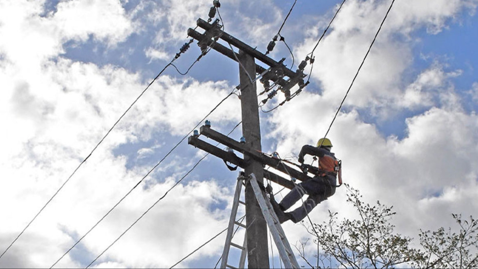 Fijians urged to use power sparingly as fuel costs surge