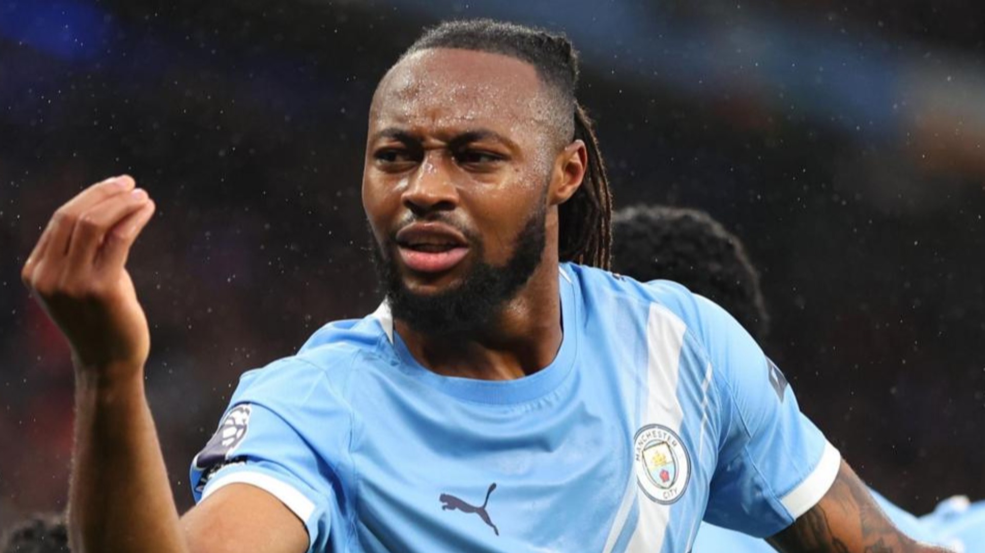 Manchester City beat Crystal Palace to keep heat on Arsenal
