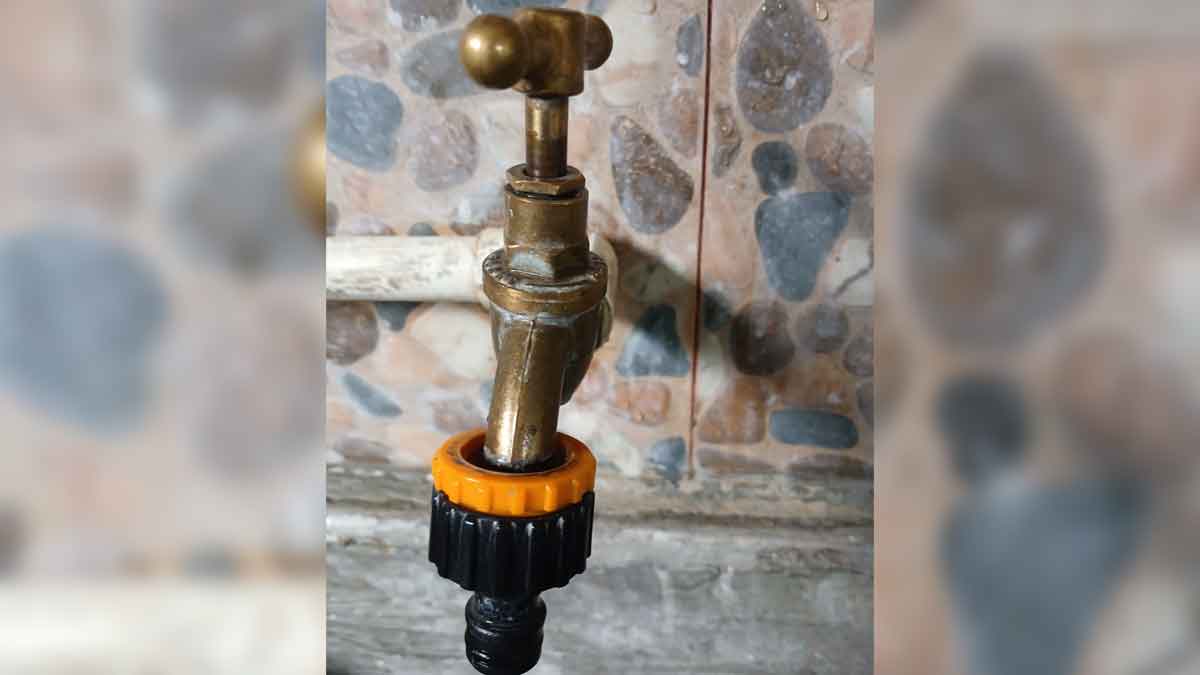 Parents in Sigatoka struggle as ongoing water outages leave residents frustrated