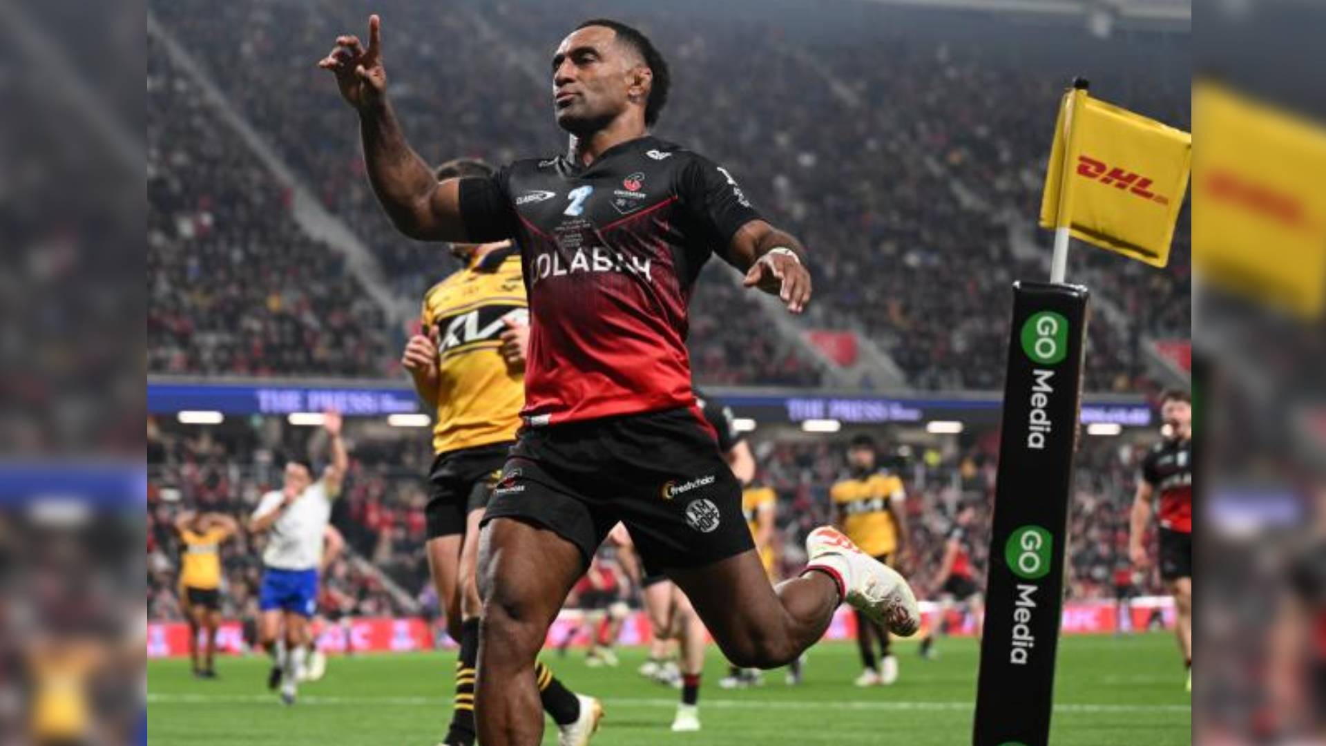 Crusaders hammer Hurricanes 47-14 in Christchurch