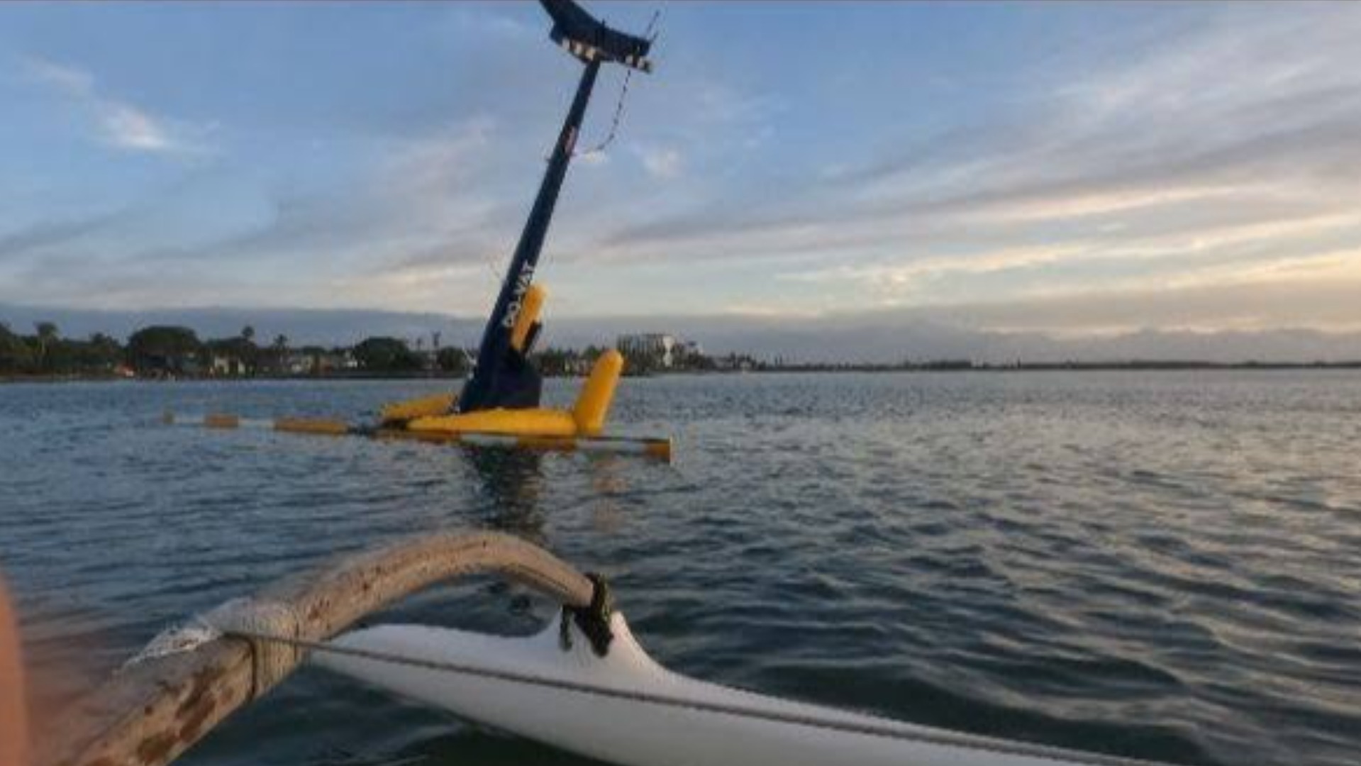 Pilot rescued after Wailoaloa Beach crash