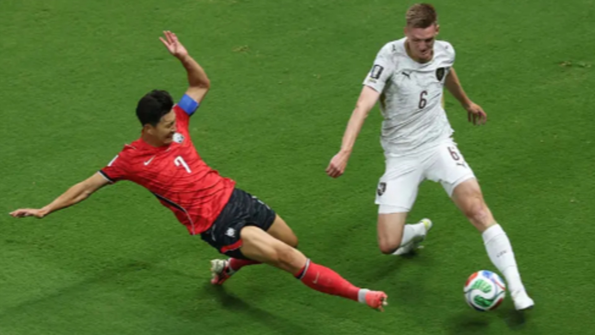 South Korea come from behind to beat Czech Republic 2-1