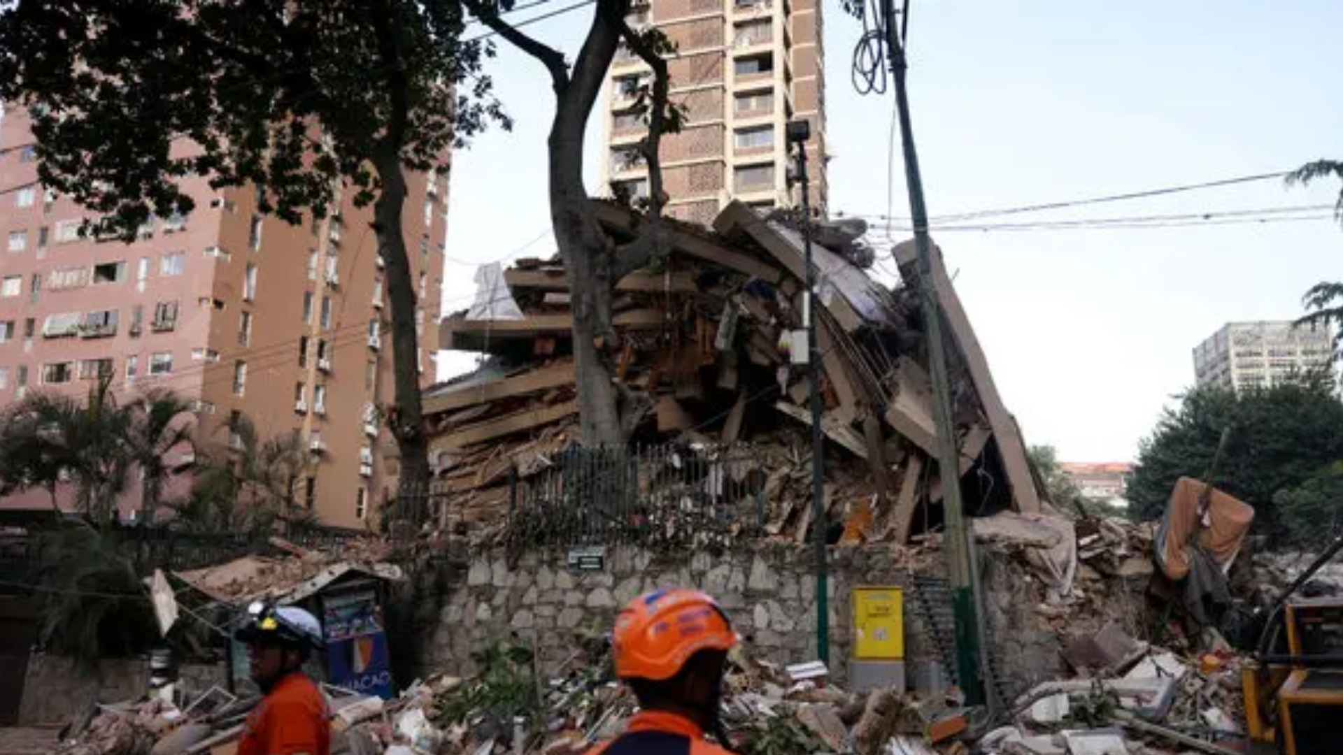 Venezuela earthquakes: Death toll rises to 188 as rescuers search for survivors