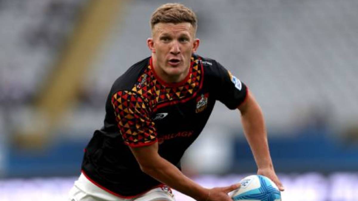McKenzie puts Super Rugby disappointment behind him as No.10 battle heats up