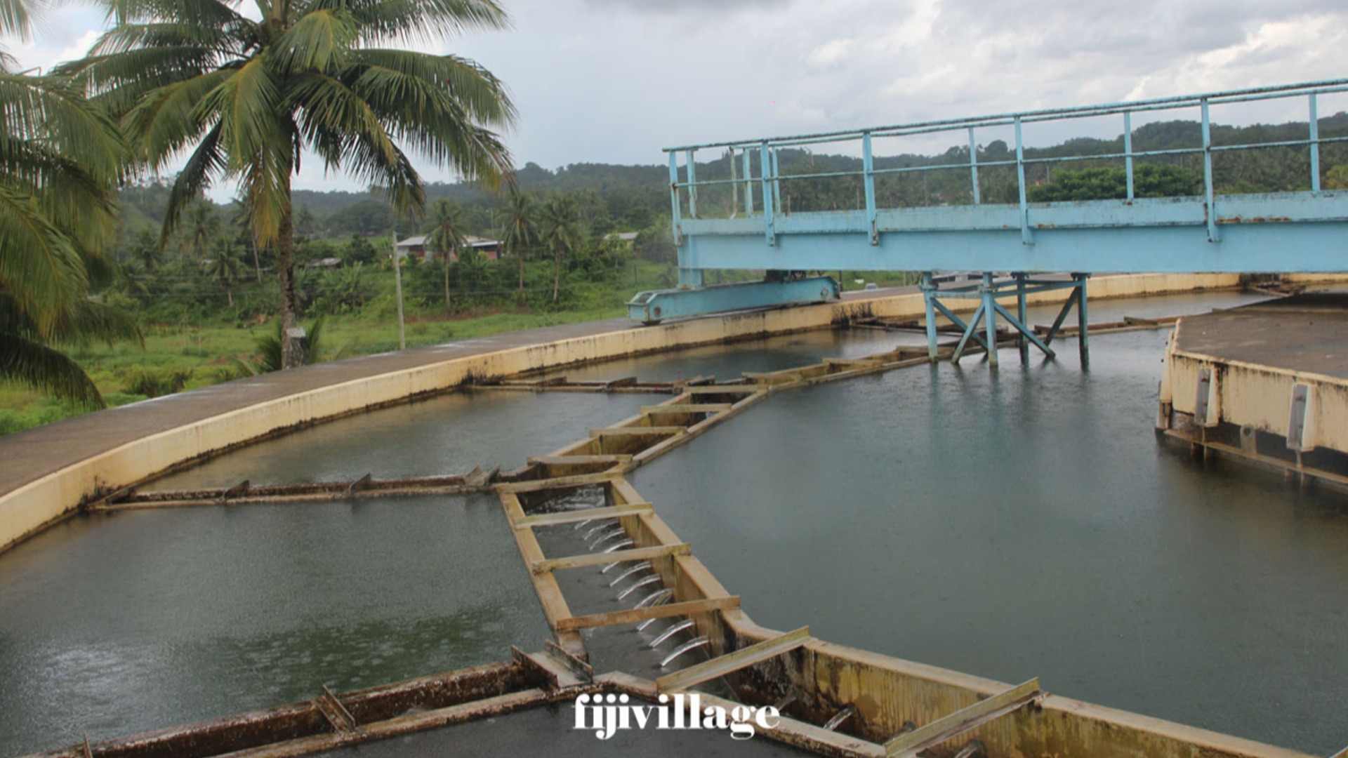 Cut water use, avoid water use during peak demand times, report leaks - Ro Filipe