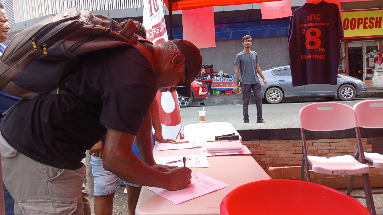 FTUC targets 100,000 signatures in push for $8-an-hour living wage