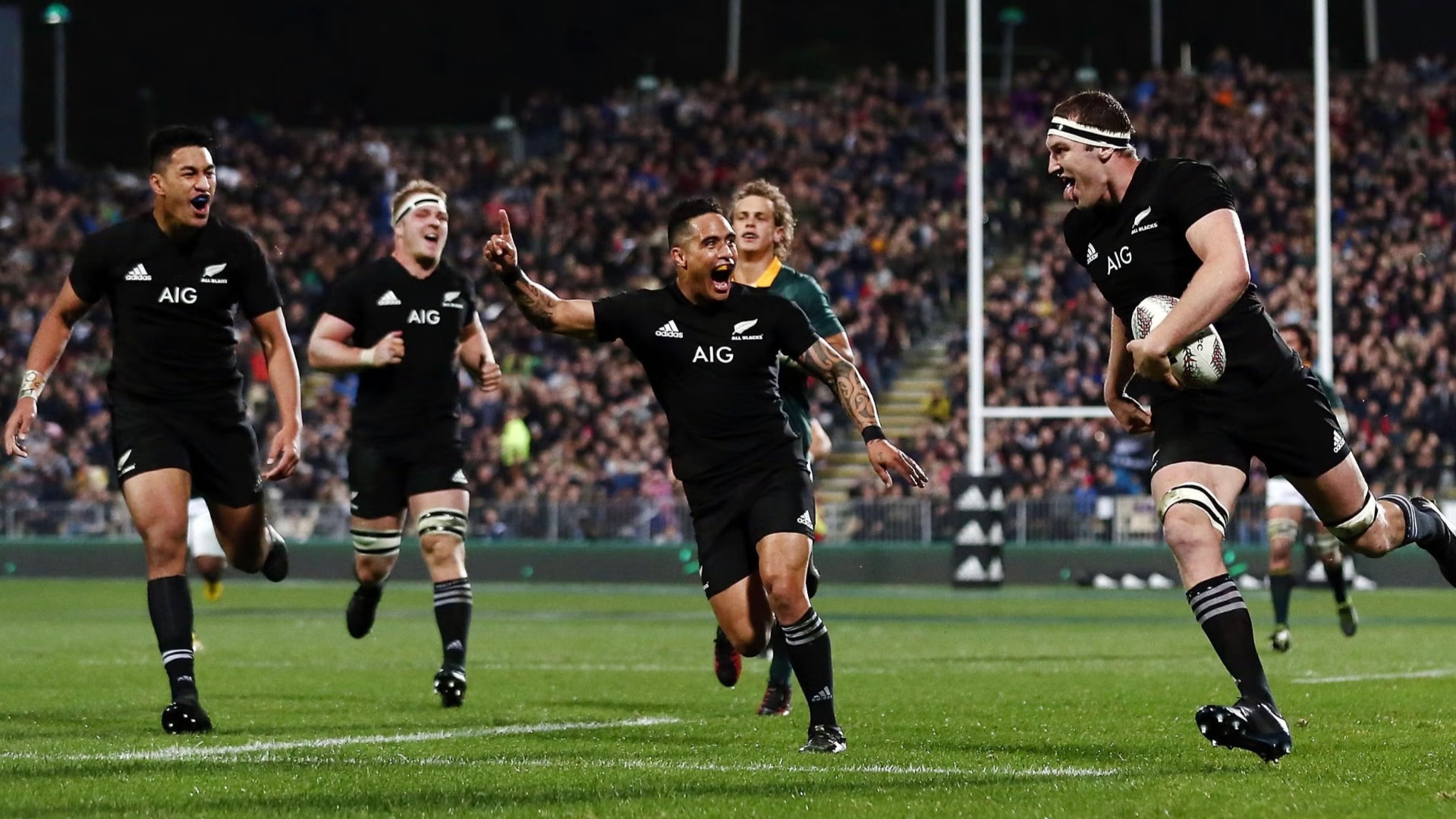 All Blacks defeat South Africa 33-16