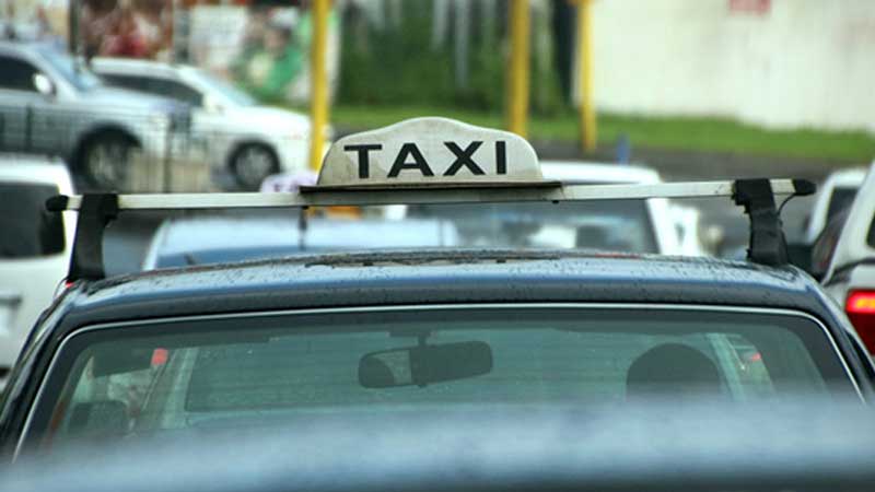 Taxi driver robbery caught on camera in Nadi, Police looking for suspects