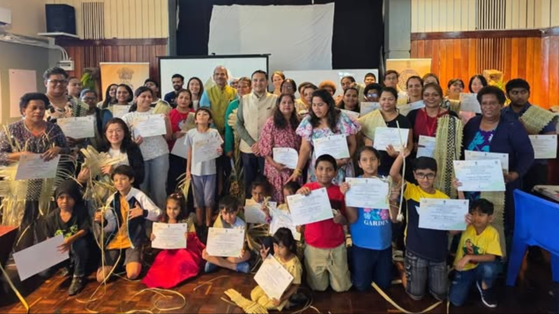 Weaving workshop brings more than 50 participants together