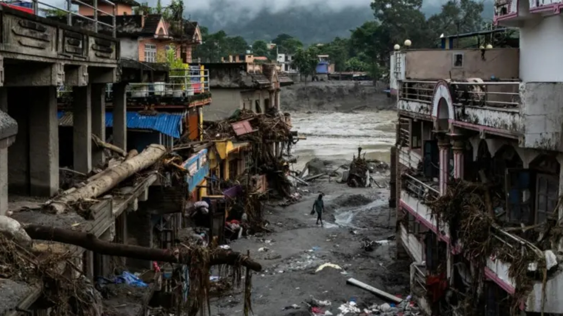 At least 794 dead, more than 2,500 missing after Nepal flash floods
